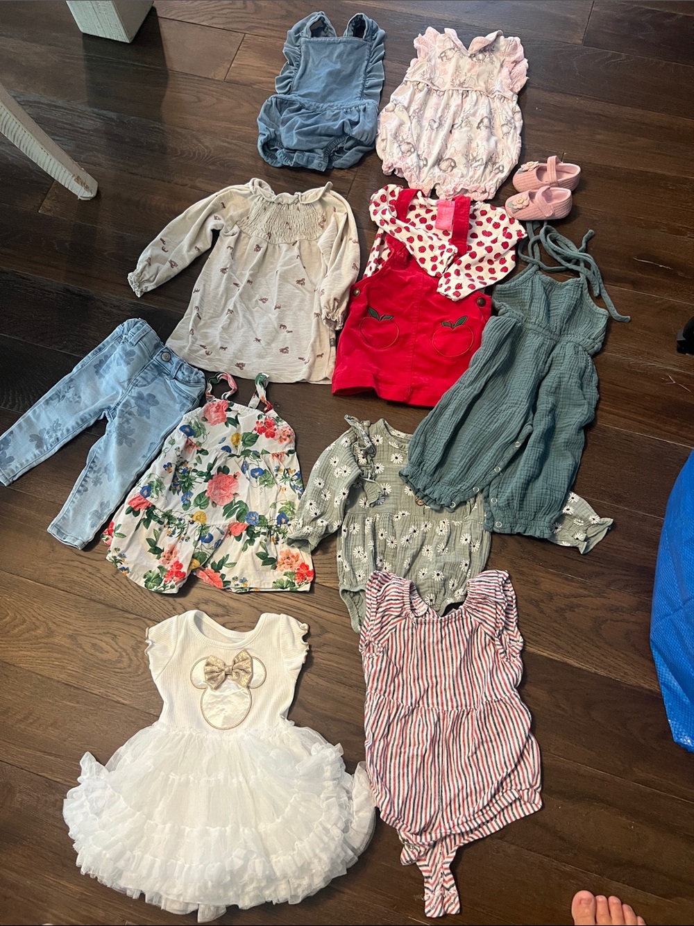 Lot of 12/18 months Baby/Toddler Girl Outfits - Mixed Colors